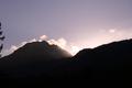 焼岳の稜線に日が沈む